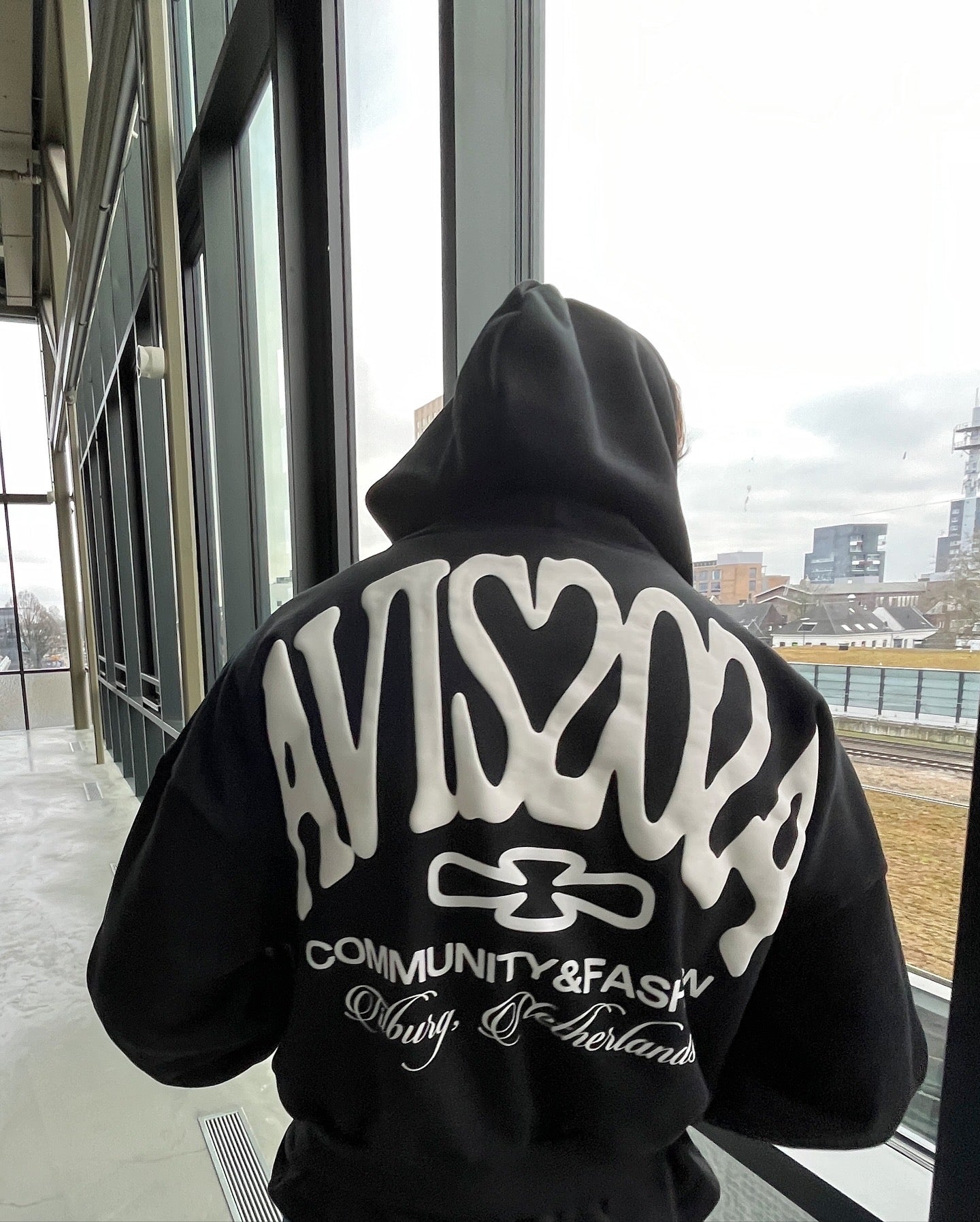 AVIS HOODIE